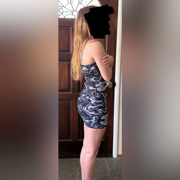 Women’s Dress - Picture 2 of 3